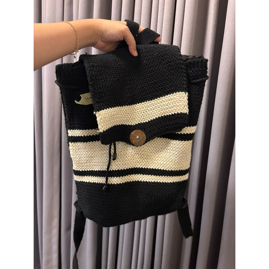 PL TAS RANSEL RAJUT HANDMADE HITAM PUTIH
