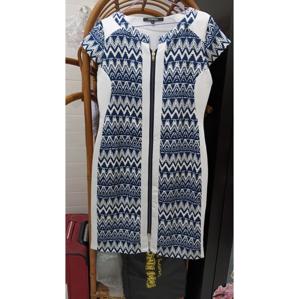 DRESS WANITA MOTIF BATIK ZIGZAG BIRU PUTIH MEREK BATEEQ