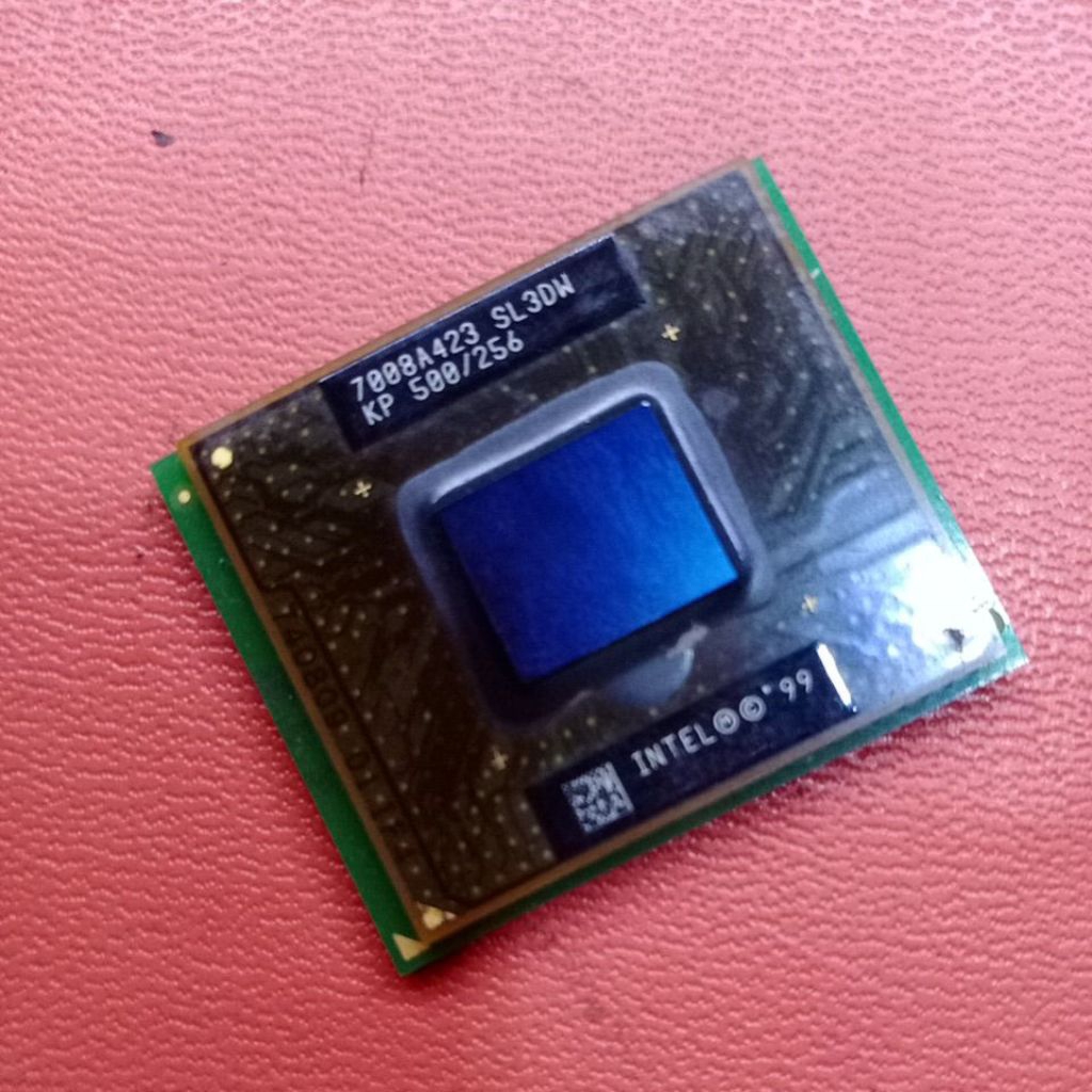 Prosesor Intel® Pentium® III SL3DW