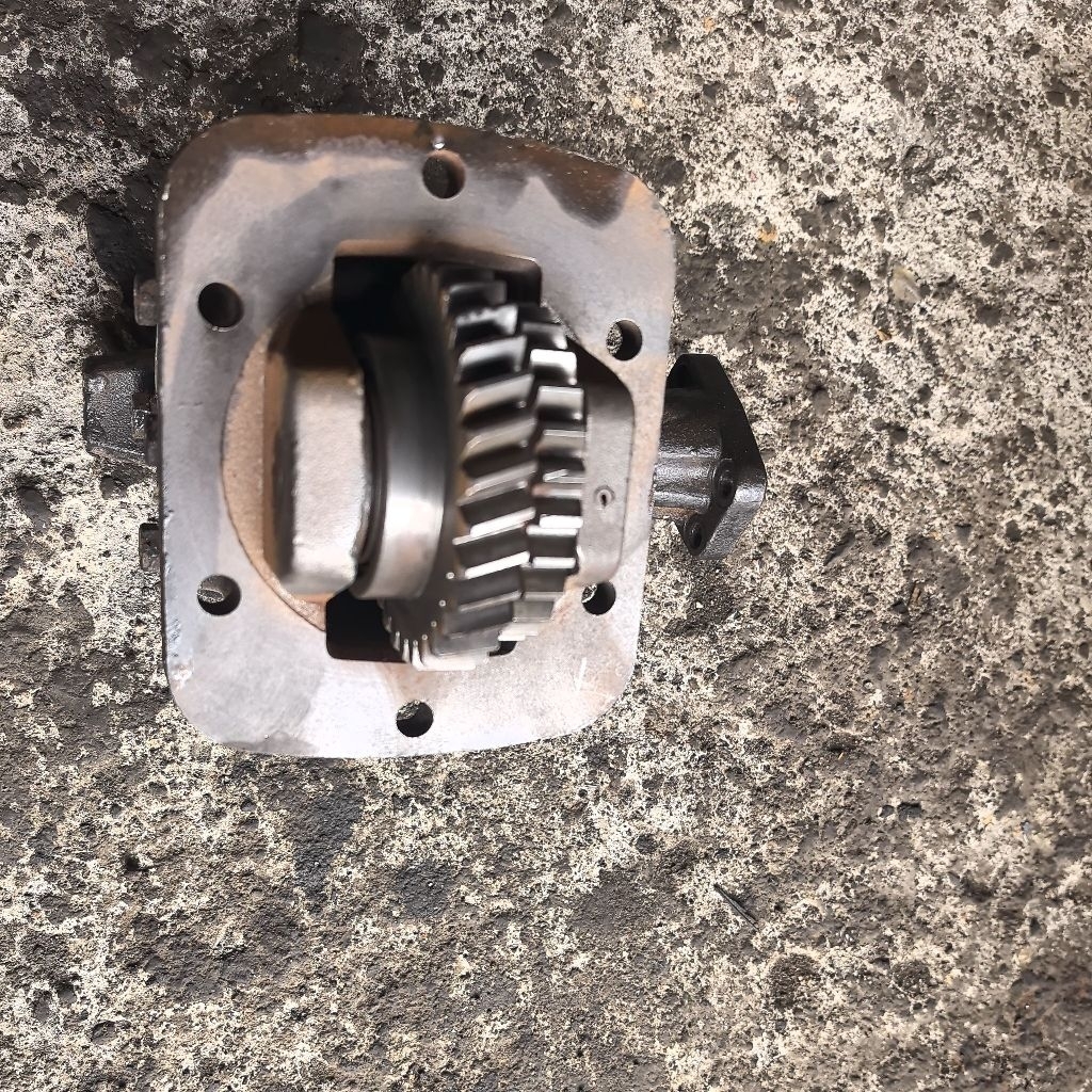 PTO Isuzu Elf NKR66 NKR71