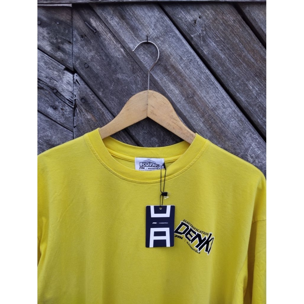 T SHIRT W.ESSENTIELS X FTH X MY HERO ACADEMIA ( SIZE XL )