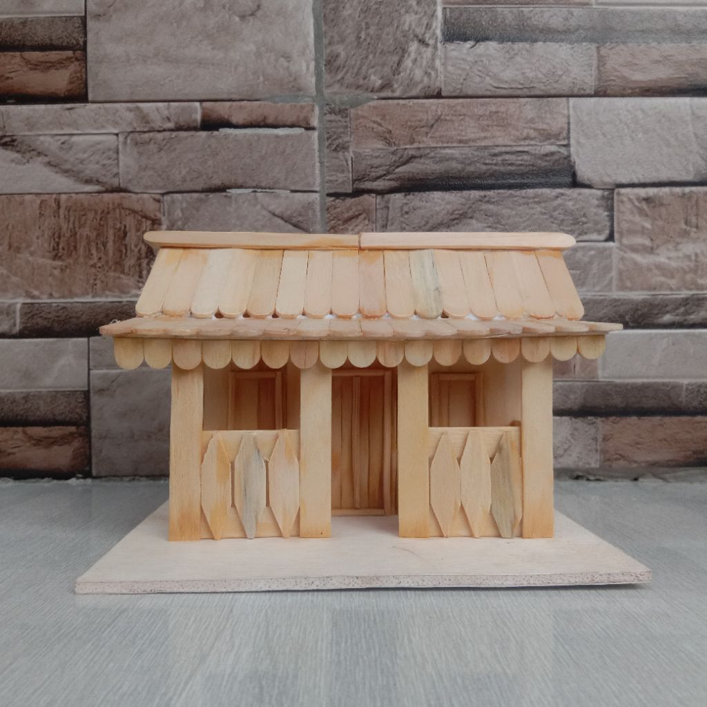 RUMAH ADAT PRAKARYA MINIATUR KHAS BETAWI DARI STIK ESKRIM