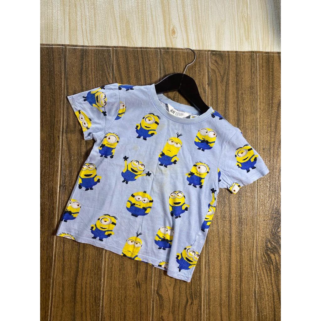 kaos katun anak full print karakter minion branded HnM size 110 4T 5T