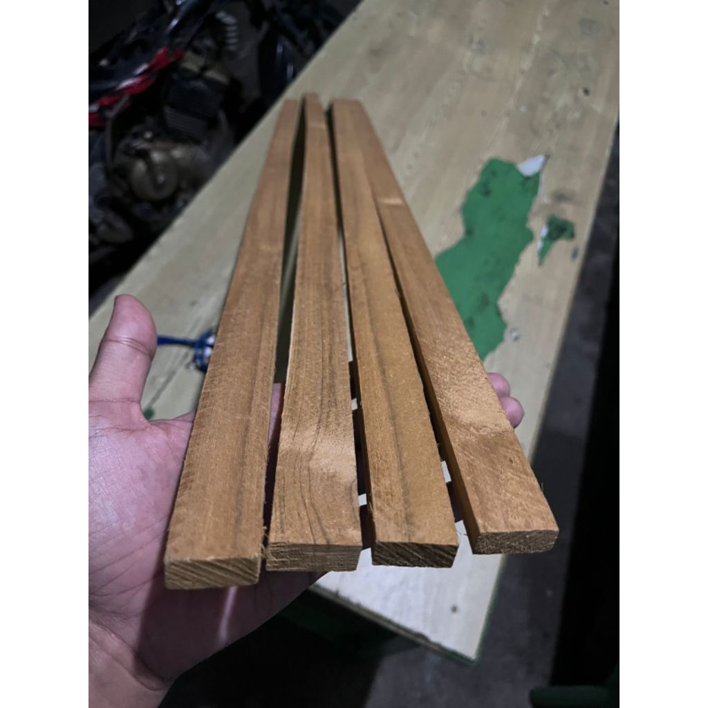 Lis kayu jati ukuran 2x1 panjang 1 meter