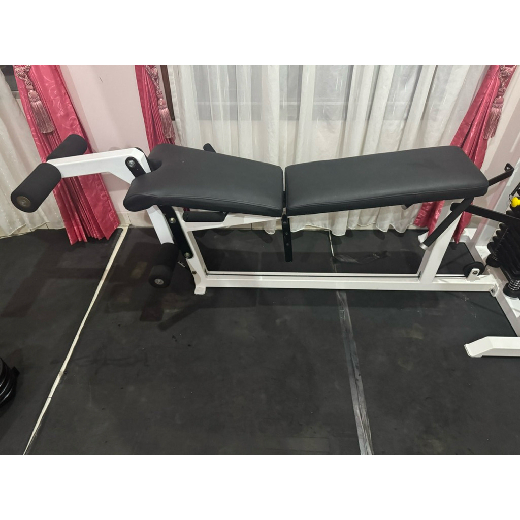 leg curl leg ext merk muscle