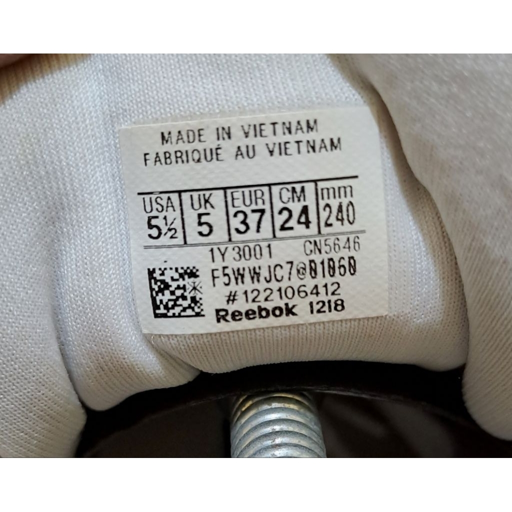 sepatu sneakers casual reebok