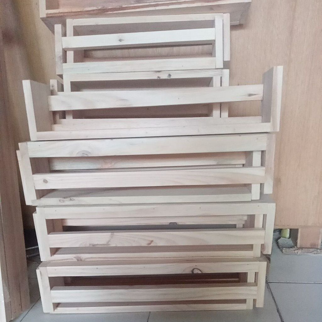 Rak buku minimalis tempel dinding