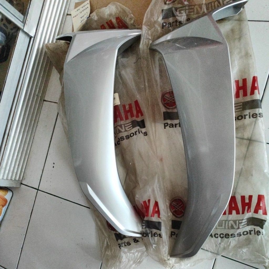 Sayap luar vega r new silver original 4d7-f8311-00-p2 4d7-f8312-00-p2 YGP