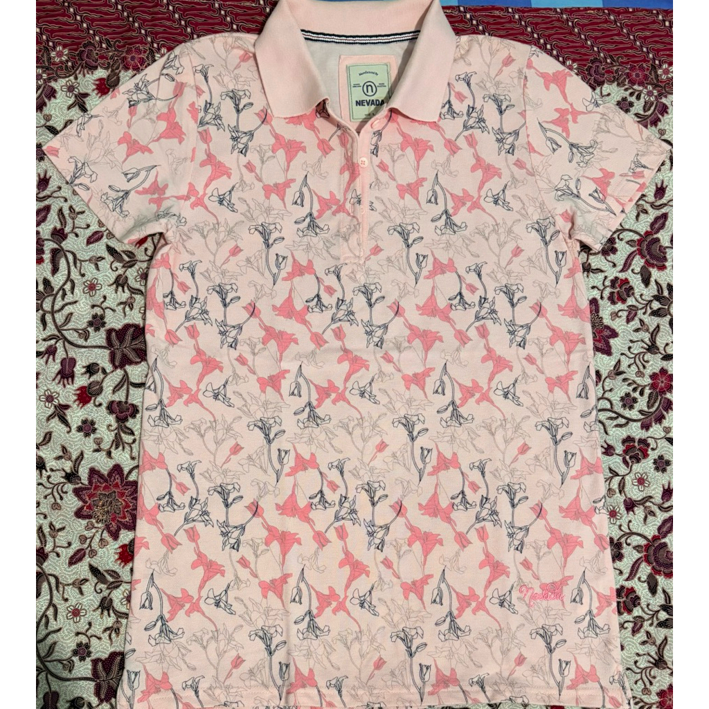 Atasan kaos kerah wanita merek Nevada pink motif (model polo)