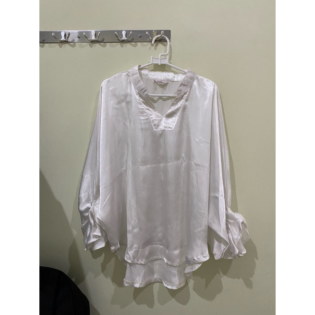Blouse Satin Putih