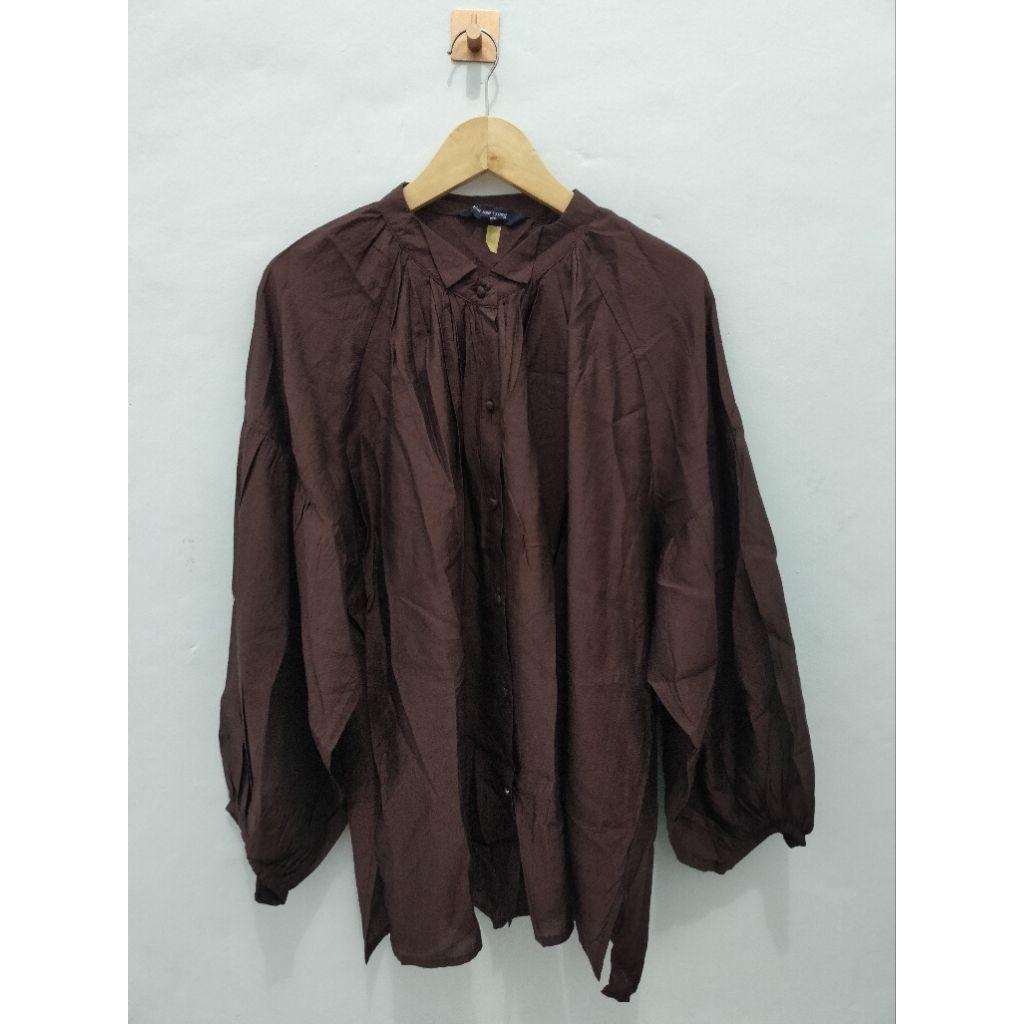 KIM SEO RYONG  blouse lengan balon mahogany