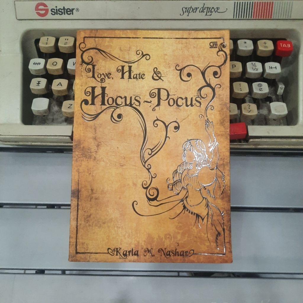 LOVE HATE & HOCUS POCUS Penulis : Karla M. Nashar