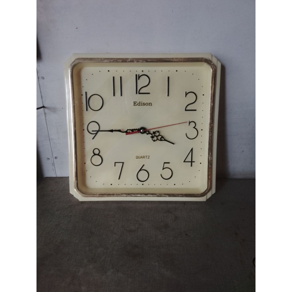 jam dinding edison clasik