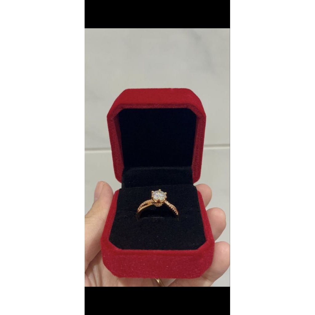 Cincin Moissanite