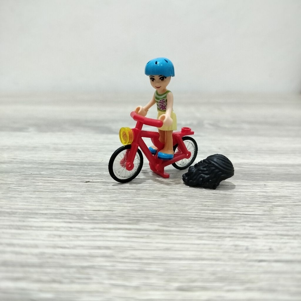 lego friends on bike minifigure