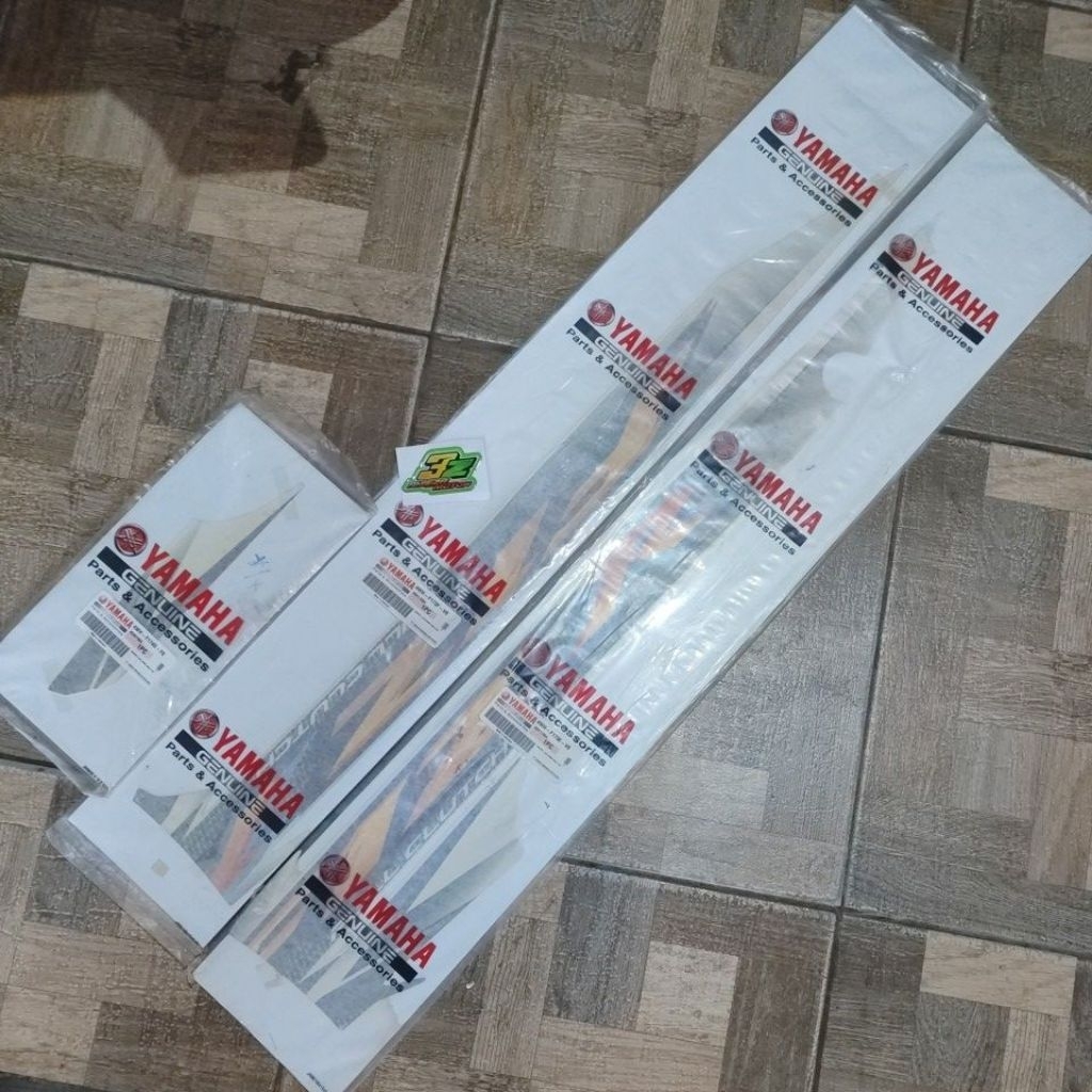 Striping stiker les body bodi belakang F1zr Fizr 4WH biru putih DPBMC 2004 original baru YGP