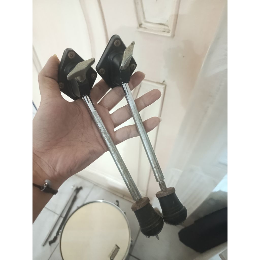 kaki bass drum rolling