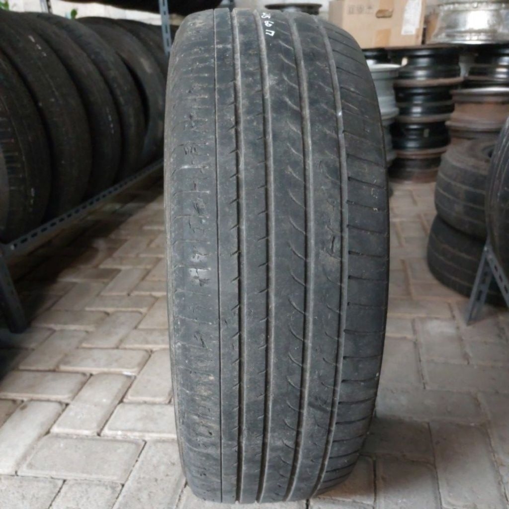 Ban Second 215/60 R17 96H Yokohama Siletan