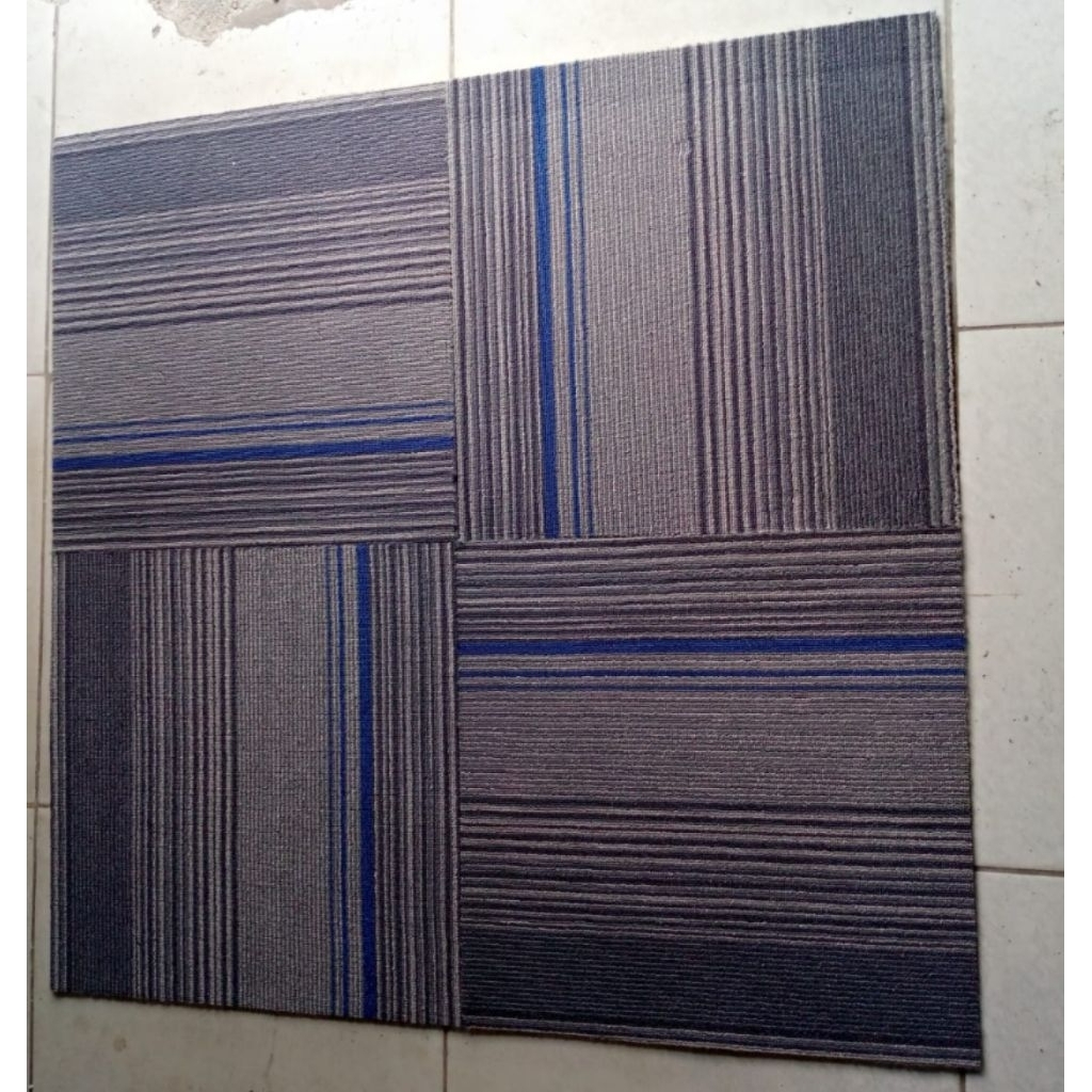 karpet tile 50x50 cm abu motif garis biru