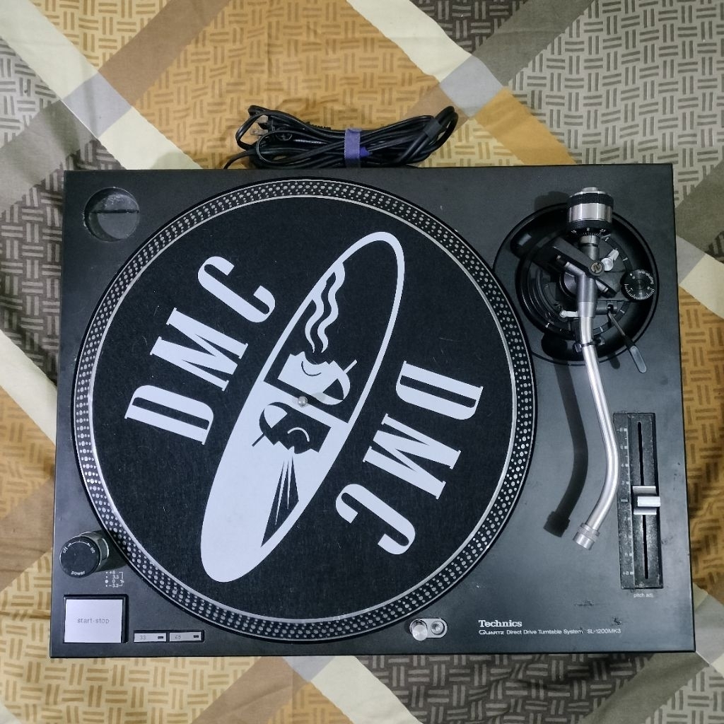 Turntable Technics SL1200 MK3
