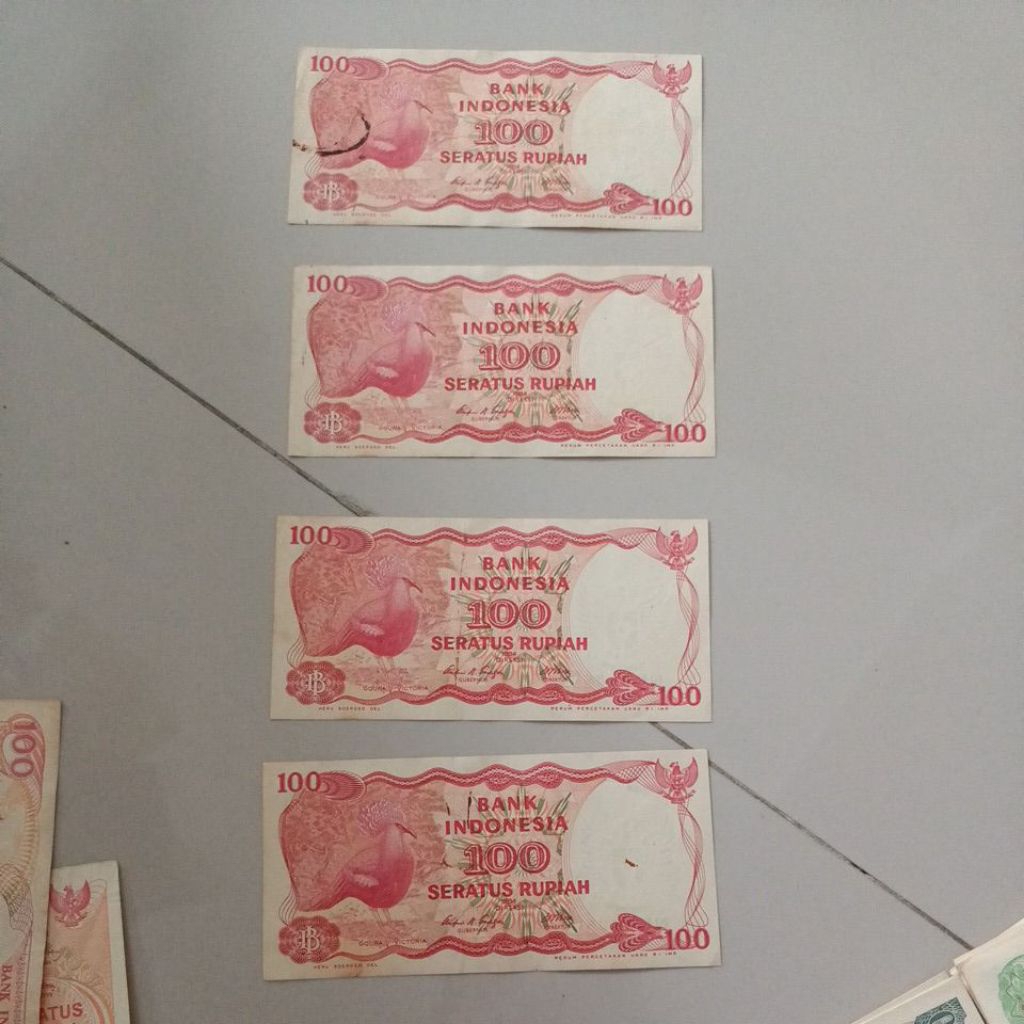 uang kuno 100 rupiah burung goura 1984