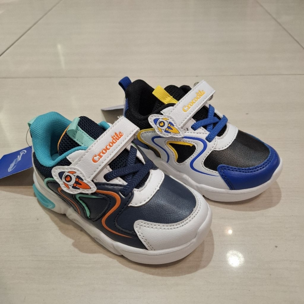 CROCODILE Sepatu sneakers anak laki-laki ada lampu size dari 25-32