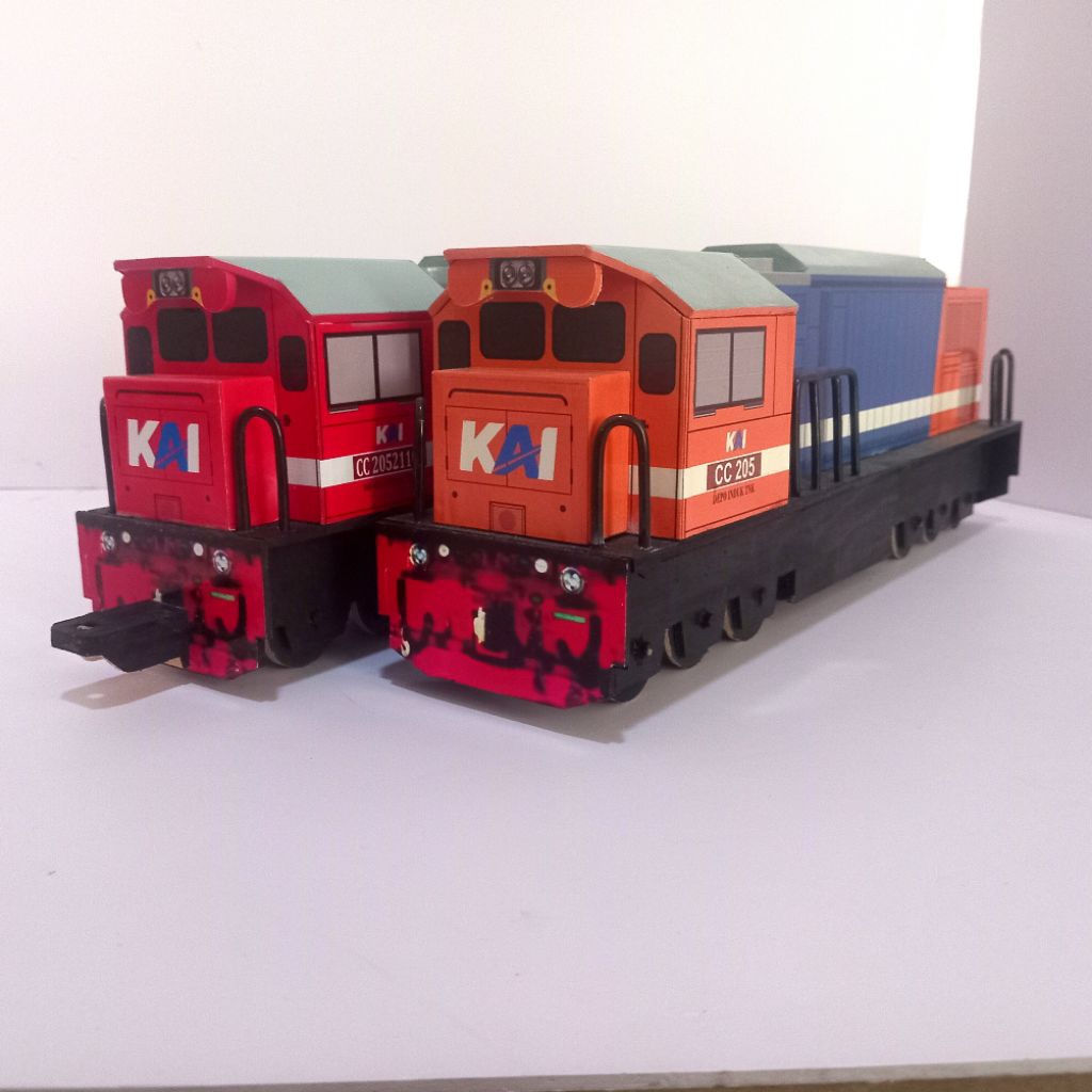 Mainan Kereta Api CC205 Merah/Orange