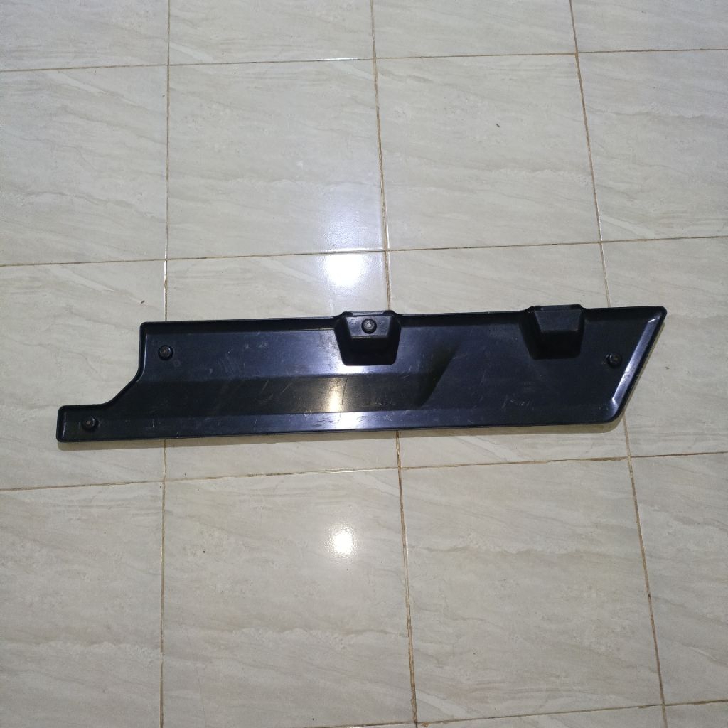 PERISAI BAK SAMPING DAIHATSU GRAN MAX PICK UP (kanan)