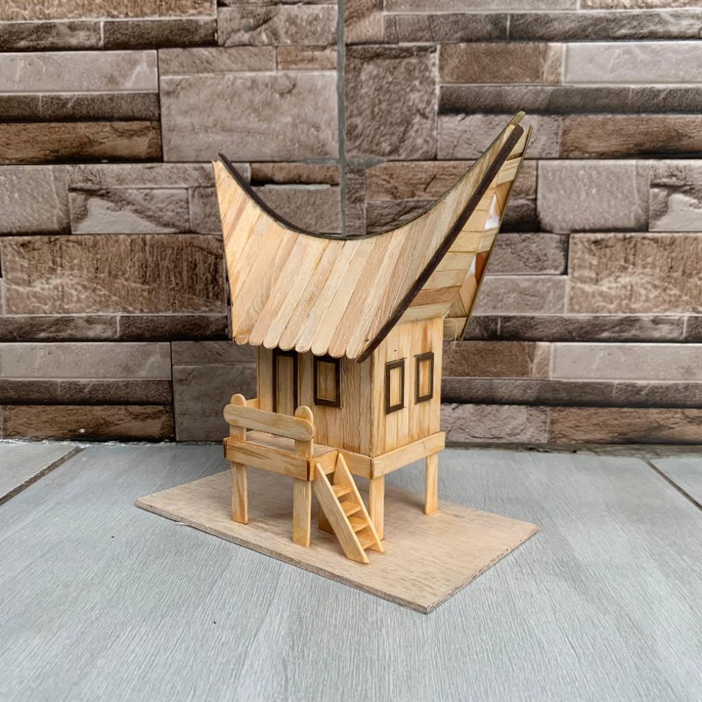 Miniatur Rumah Adat Tongkonan Khas Sulawesi Selatan