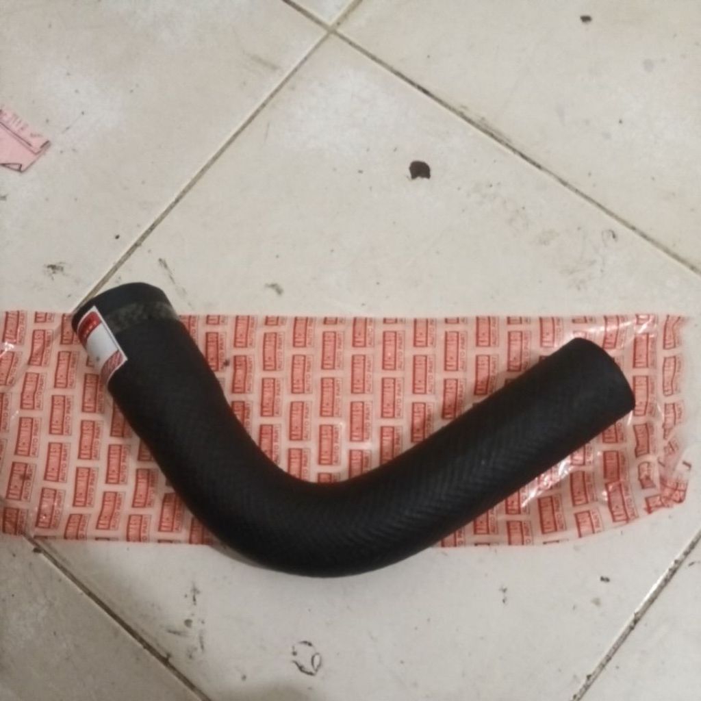 Selang Radiator Atas Radiator Hose Up FUSO FM516/FUSO RANGER