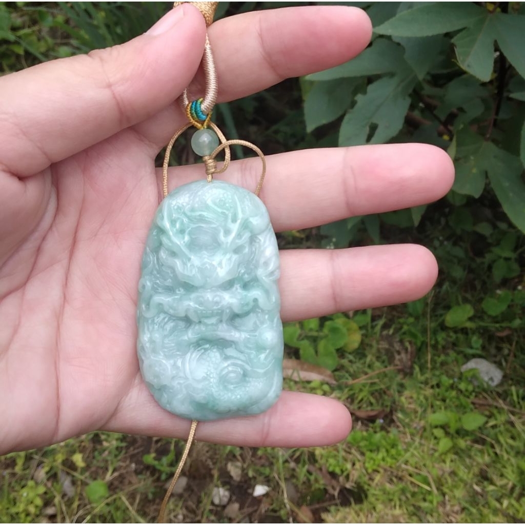 Liontin Giok Burma Tipe A ukir Naga