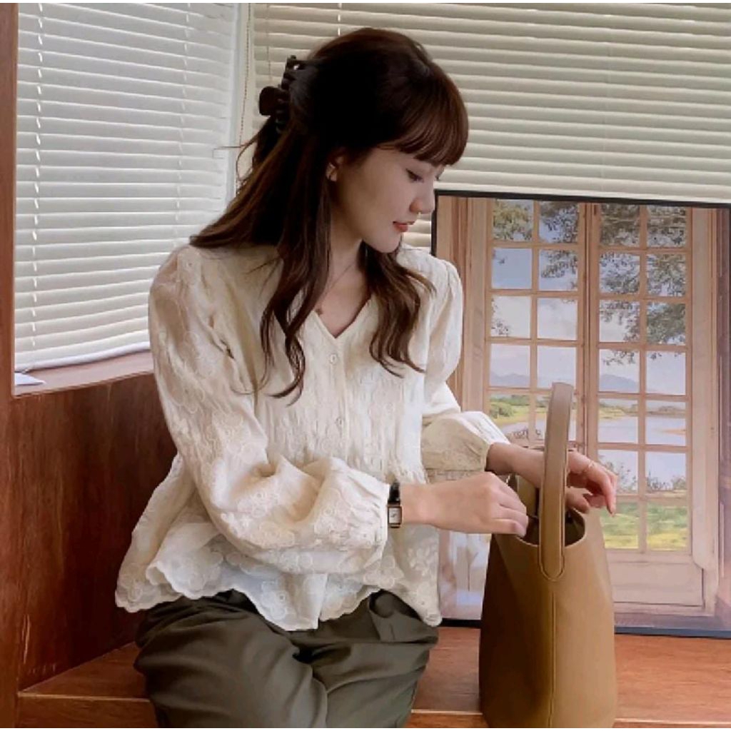 Blouse Wanita Katun Brokat Renda Cream - All Size, Desain Kekinian Korea