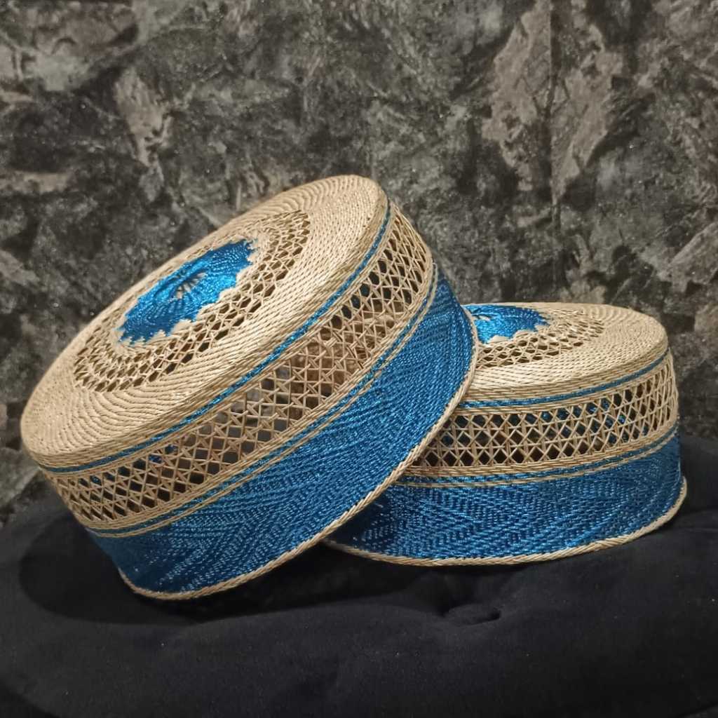 Songkok Recca Lontar Anyam Motif Jaring Kream Biru – Kopiah Bugis Premium Anyaman Asli