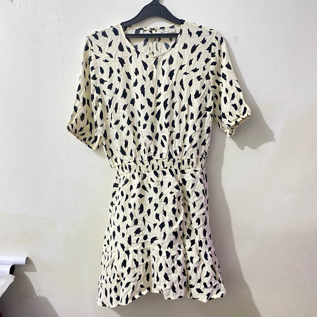 Stradivarius White Dress - Preloved