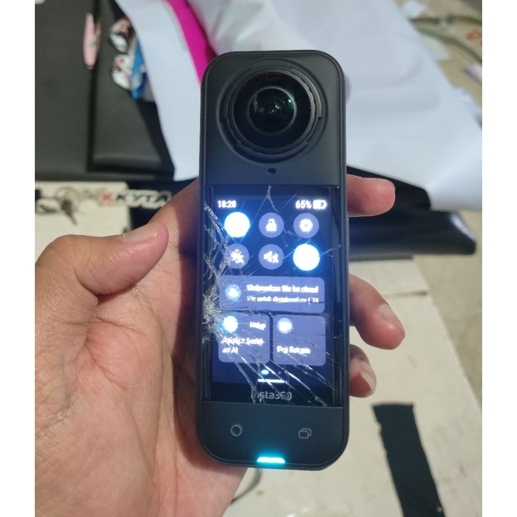 insta360 x5 second minus pecah lcd