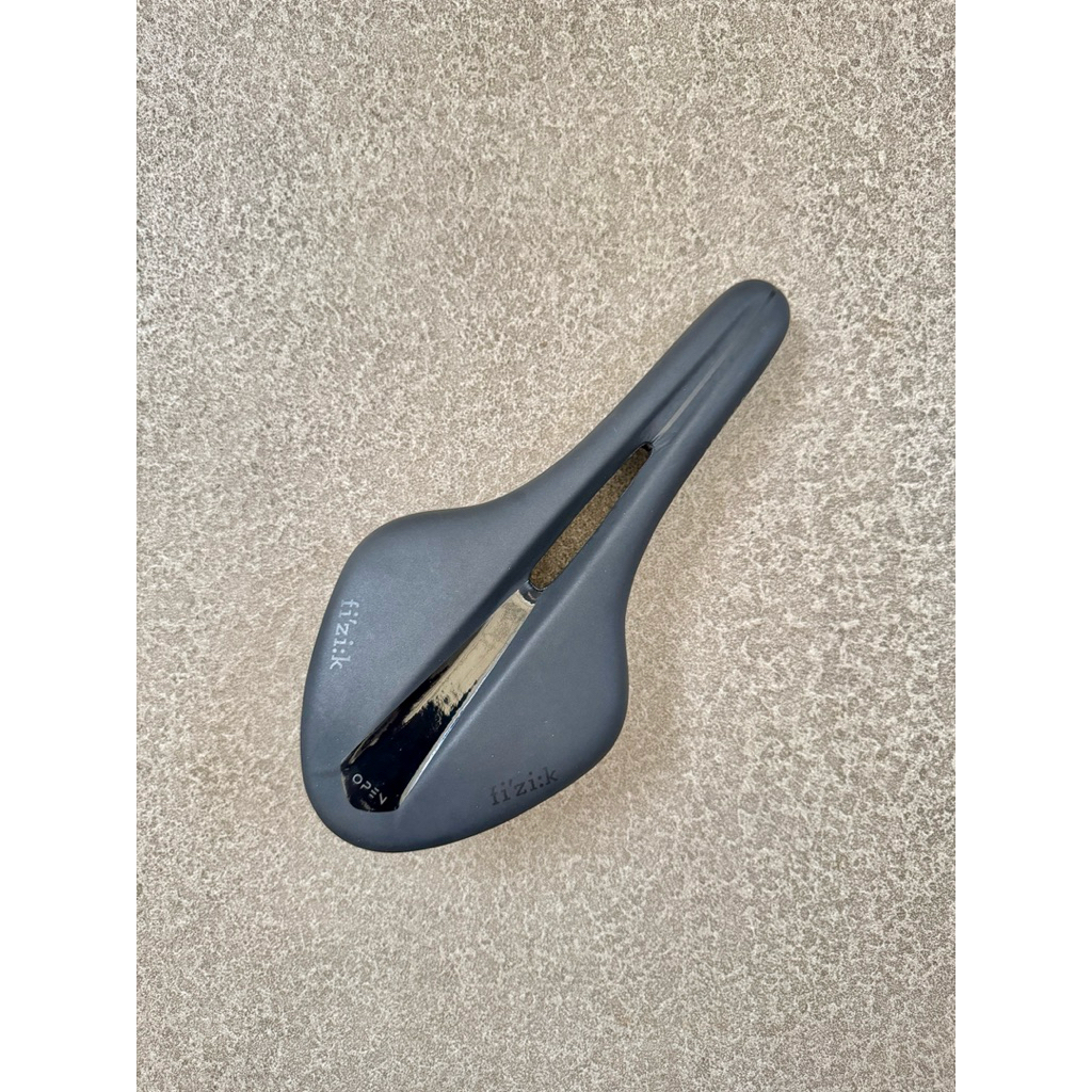 Sadel Fizik Arione R1 Open Carbon Rail