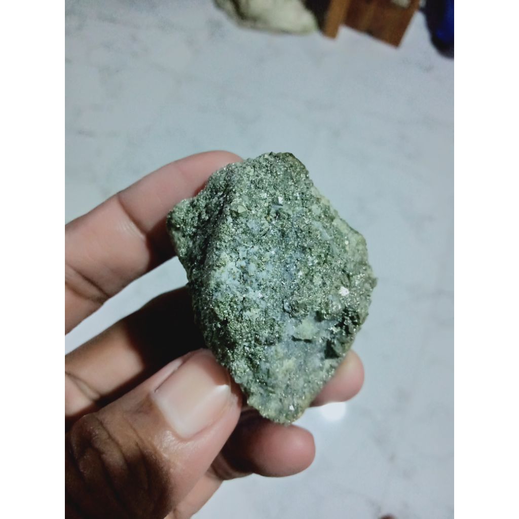 batu berkilau seperti emas asli temuan