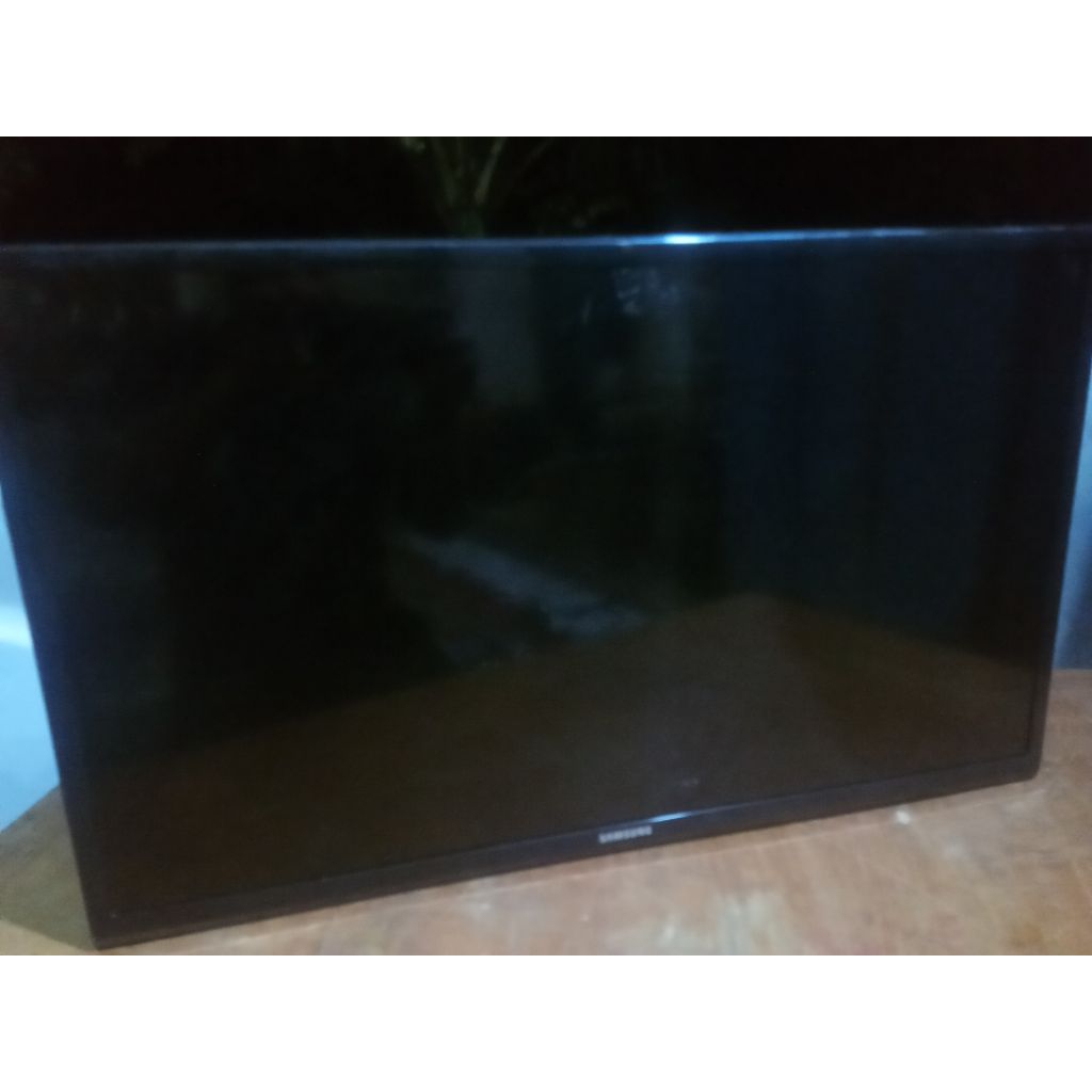 Tv SAMSUNG UA-32EH4003M/ RUSAK LCD PECAH