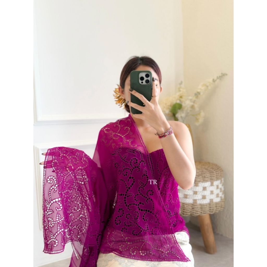 KAIN KEBAYA SUTRA CREPE BORDIR MOTIF LILYTA
