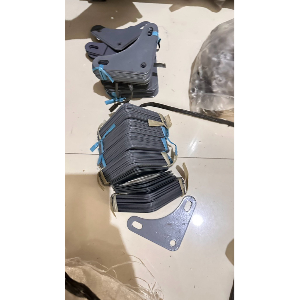 PLAT SIKU LUBANG/ PLAT SIKU LUBANG HITAM/ BRACKET SIKU LUBANG / L BRACKET / SIKU BESI LUBANG/ BRACET