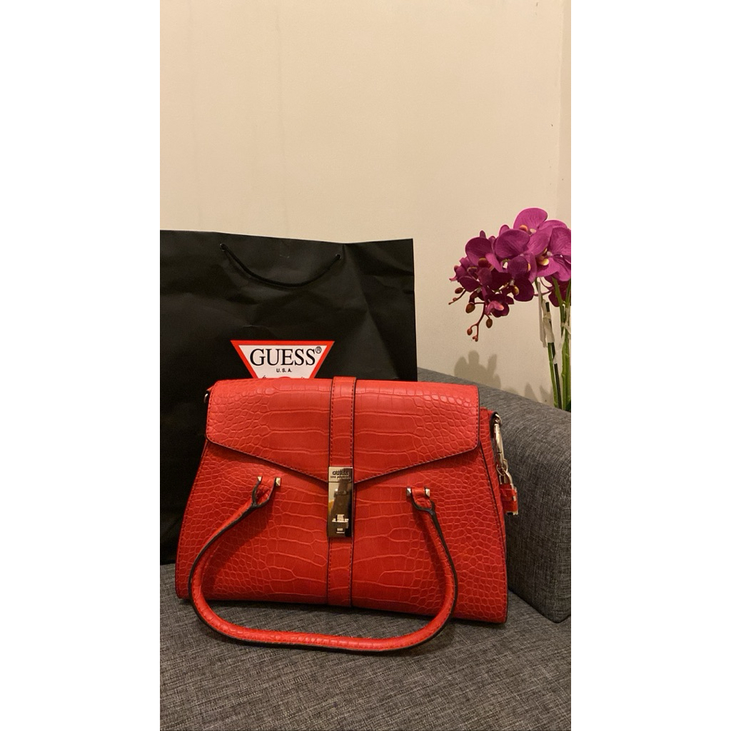 PRELOVED TAS GUESS ORIGINAL