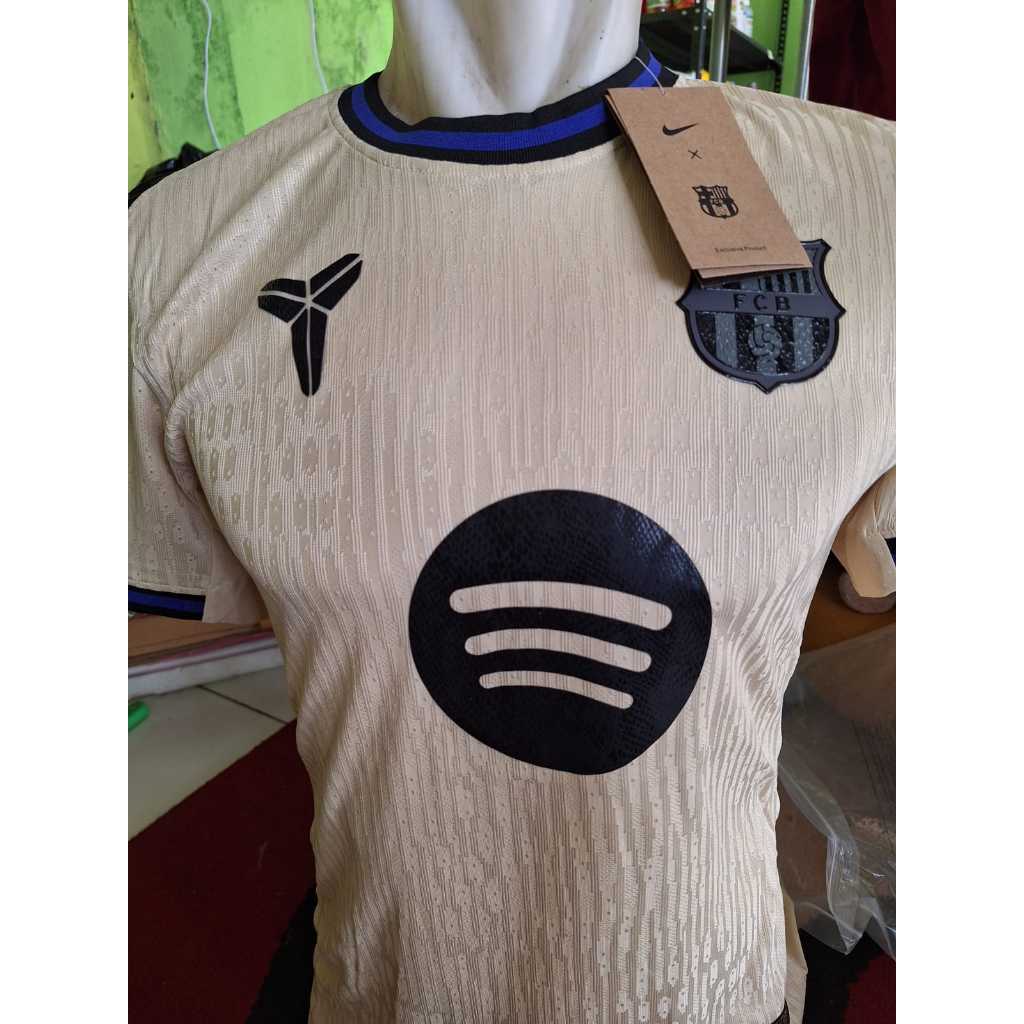 Barcelona 3rd away size S Player issue