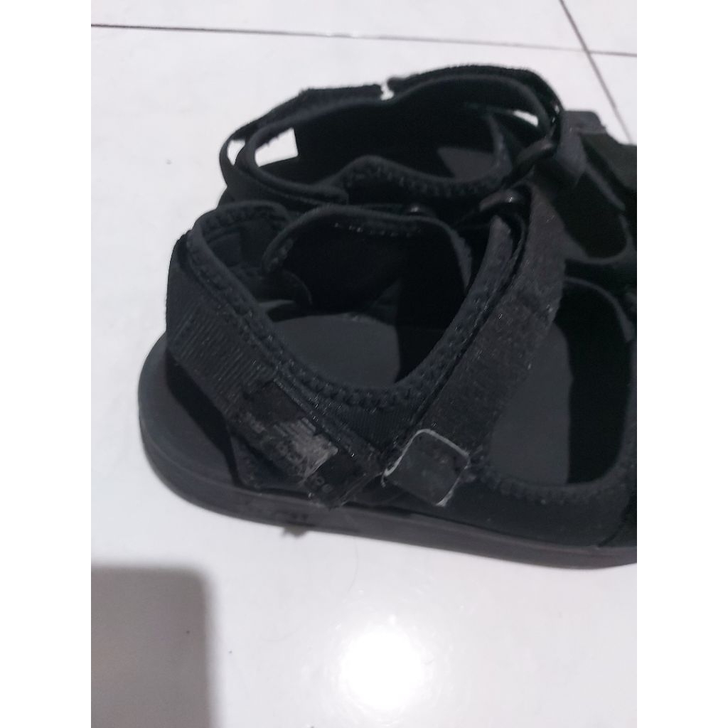 sendal gunung new balance size 20cm preloved