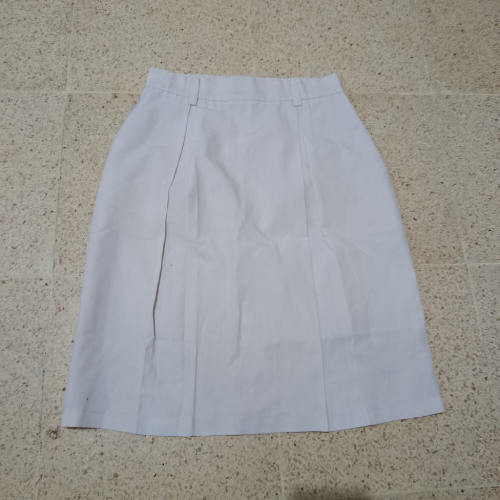 PRELOVED rok putih pendek sekolah merk MAMPANK/apple20