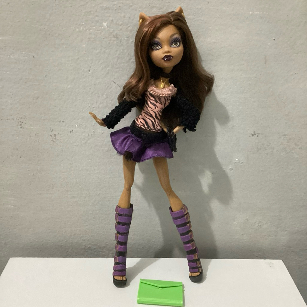 Boneka Monster High Basic Signature Clawdeen Wolf Mainan