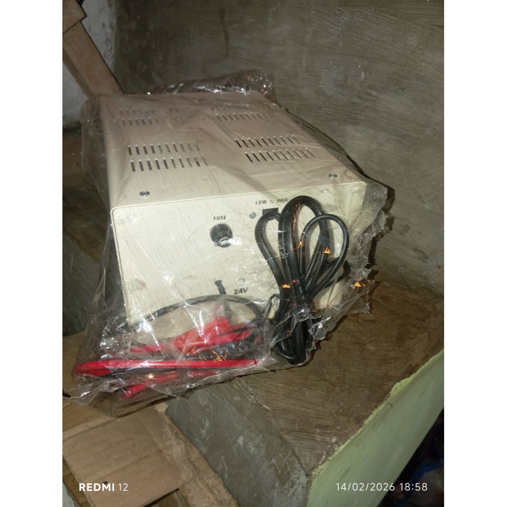 fumitsu battery/accu automatic charger 24V 10A