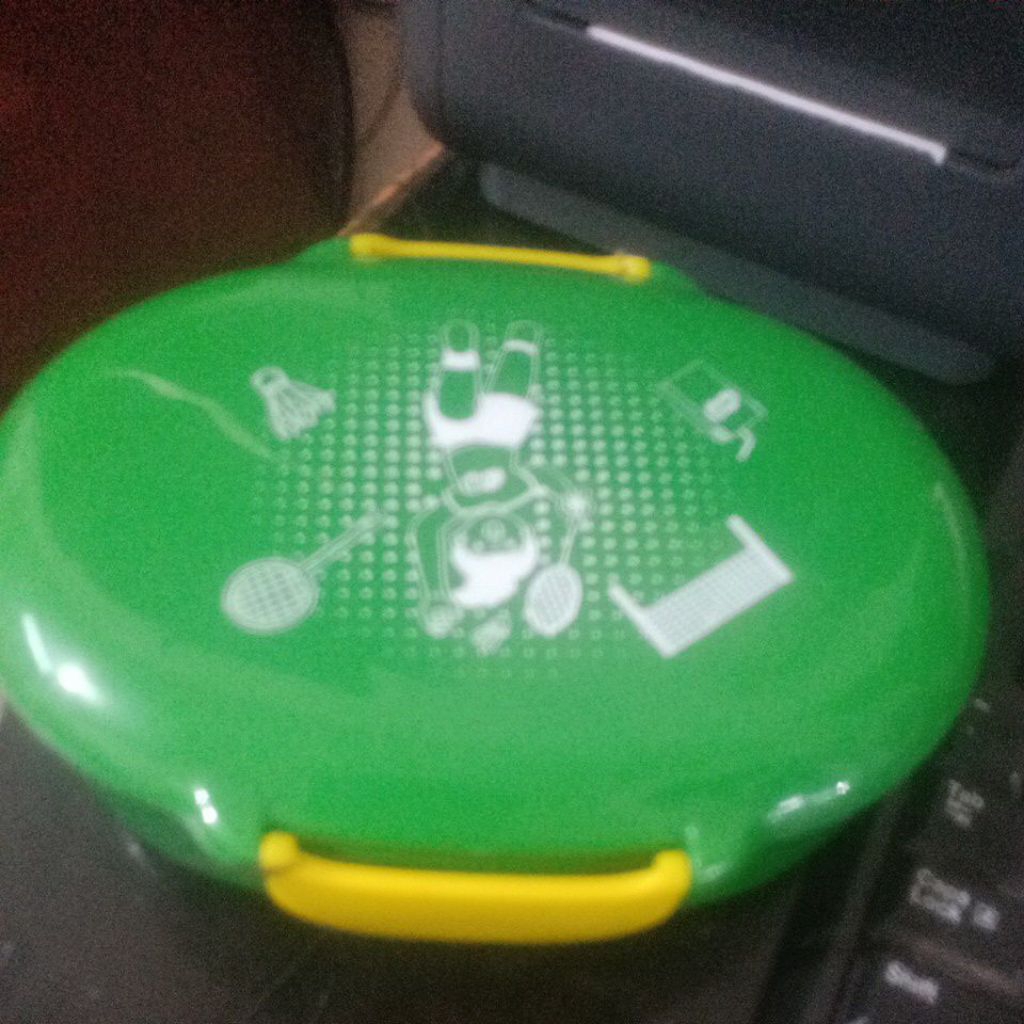 taperwer  tempat makan serbaguna