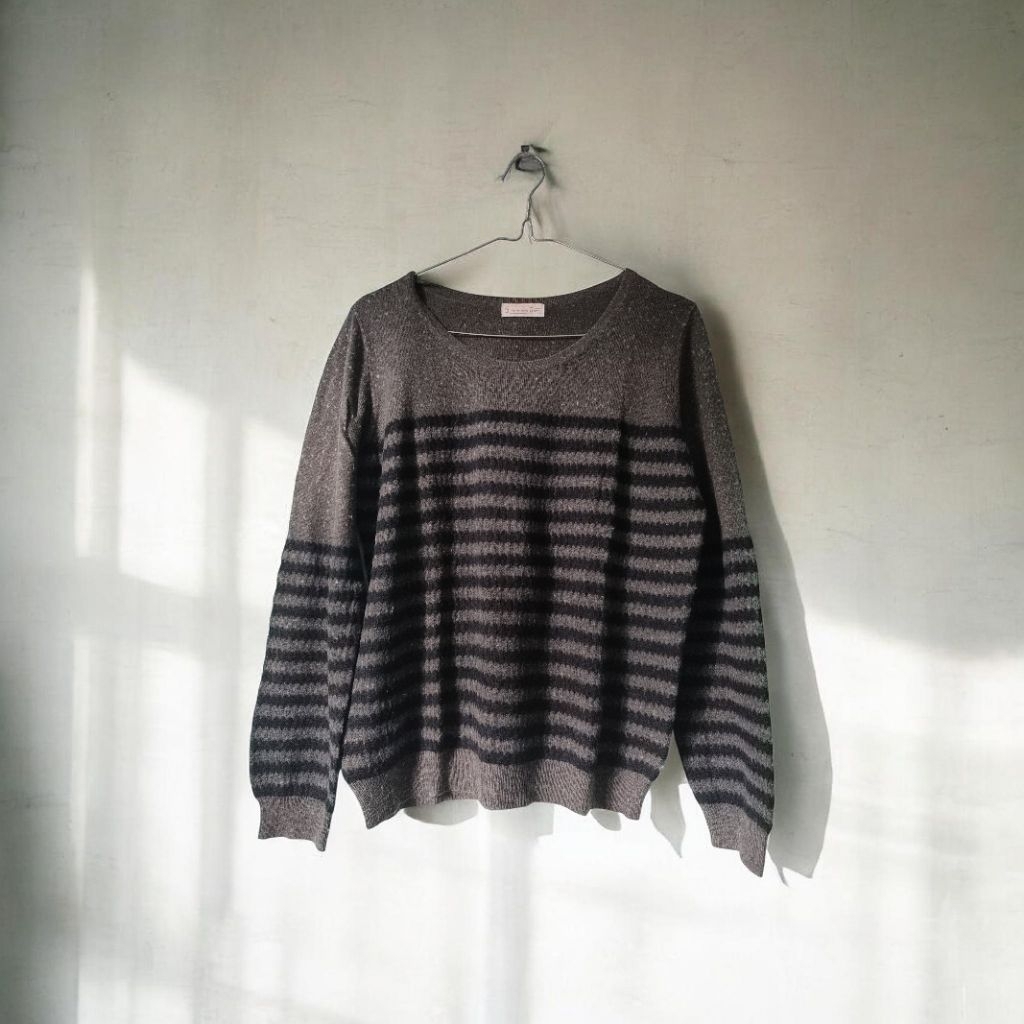 Sweater Wanita Preloved Rajut Motif Garis