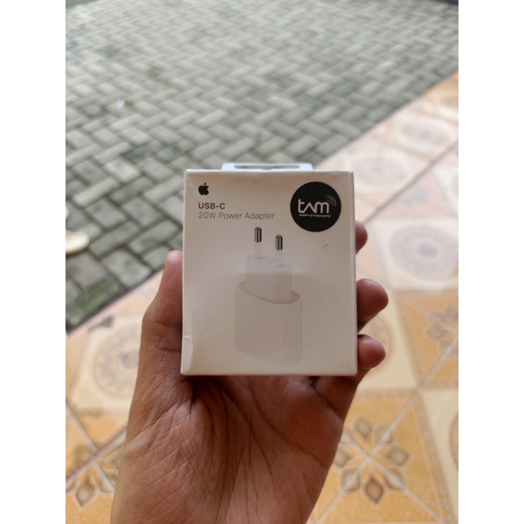 Adaptor Charger Iphone Usb C 20w Ori TAM Like New