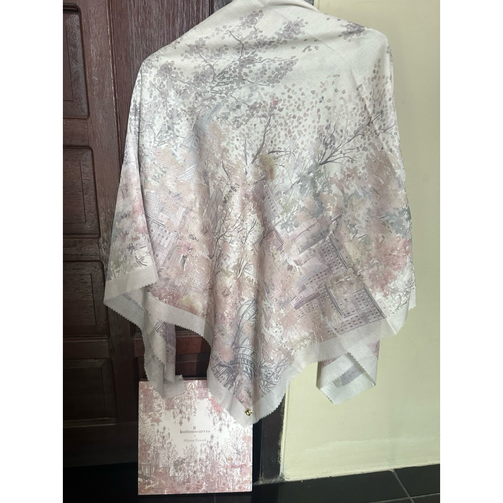 preloved NY 3 UPPER WEST SIDE BUTTONSCARVES